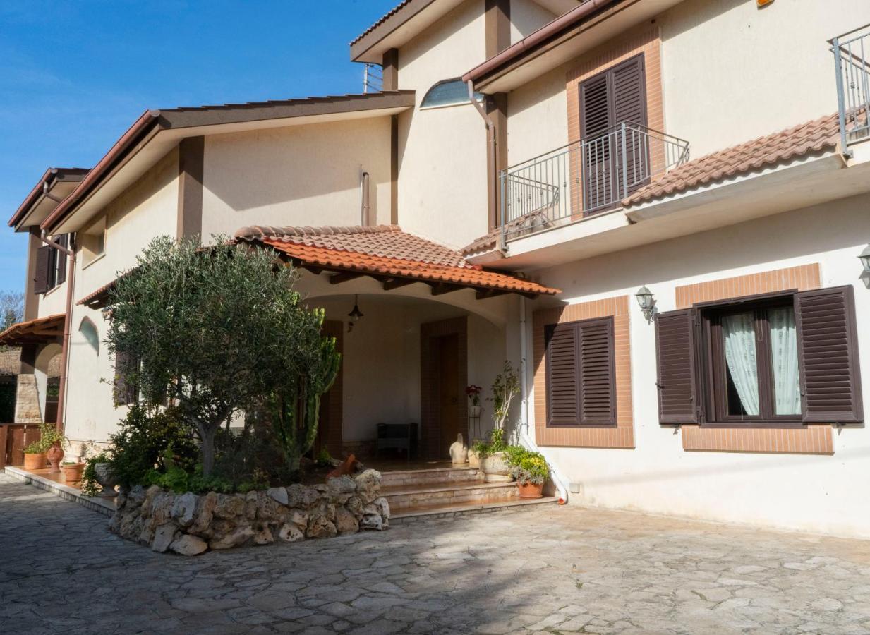 Villa Lina Bed&Breakfast ตารันโต ภายนอก รูปภาพ